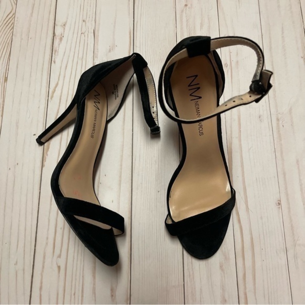 Neiman Marcus Black Velvet Strappy Beckah Heels Adjustable Strap Women's Size 9